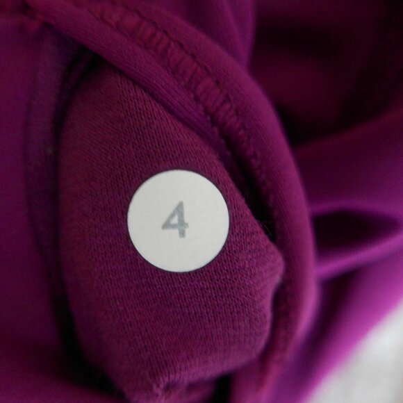 Lululemon Women 4 Outrun Tight - Picture 10 of 16